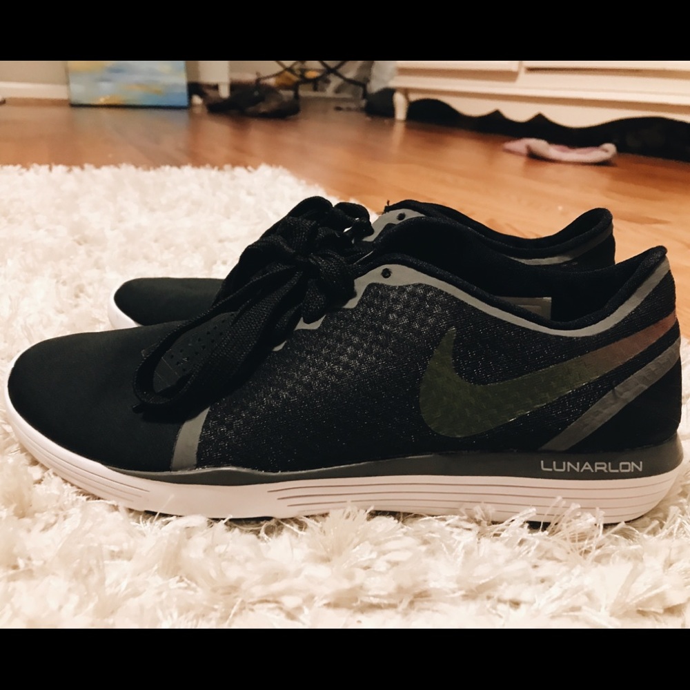 Nike tennis shoes